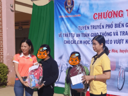 Nhà tài trợ cặp học sinh cho hoạt động xã hội vì cộng đồng tại xã Quảng Hòa, huyện Đắk Glong, tỉnh Đắk Nông