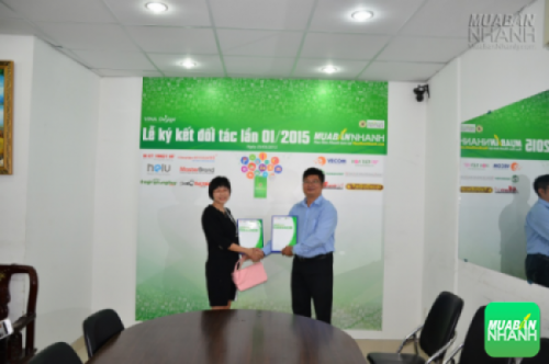 Ngày 25/05/2015, tại tòa nhà Mua Bán Nhanh đã diễn ra lễ ký kết đối tác chính thức giữa Công ty TNHH Ba lô túi xách (Balotuixach.com) và Mạng Xã Hội MuaBanNhanh.com.