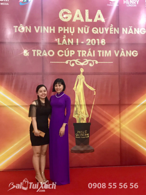 Giám đốc Ba Lô Túi Xách tại Gala Tôn vinh Phụ nữ quyền năng và nhập cúp Trái Tim Vàng - Giải thưởng người phụ nữ thành đạt Giỏi việc nước Đảm việc nhà 2