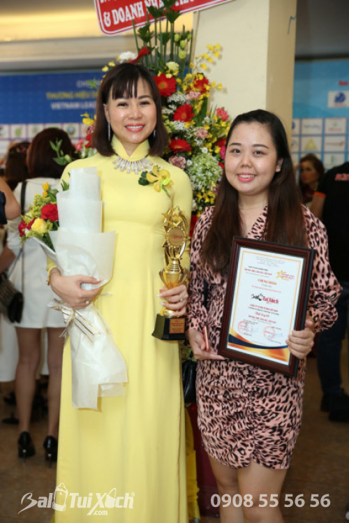 Hệ thống BaLoTuiXach nhận giải thưởng Top 10 Thương hiệu Dẫn đầu Việt Nam 2018 (3)