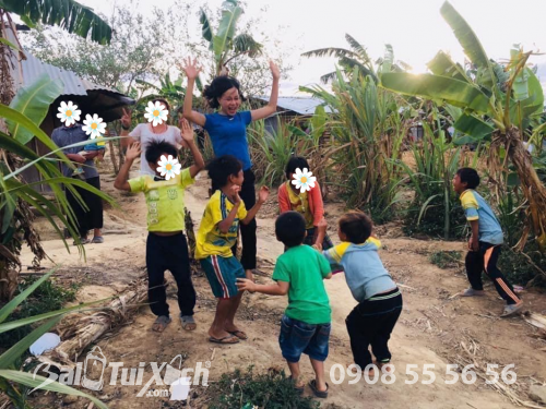 Miss Thu Sương BaloTuiXach vận động quyên góp và trao tặng quà cho trẻ em vùng khó khăn tại Đắk Nông